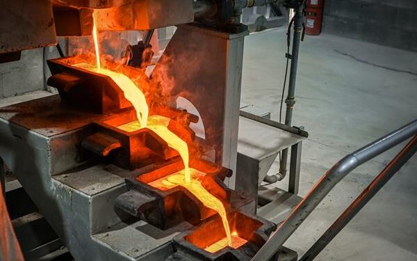 Gold price still on above $2,000 as pace to push stagflation, recession risks rise