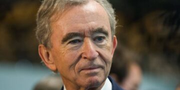 World’s richest man loses $11 billion after LVMH stock rout