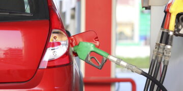 Fuel prices hit record highs on rising dollar woes, price in the world market