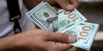 US dollar poised for its worst year since 2020
